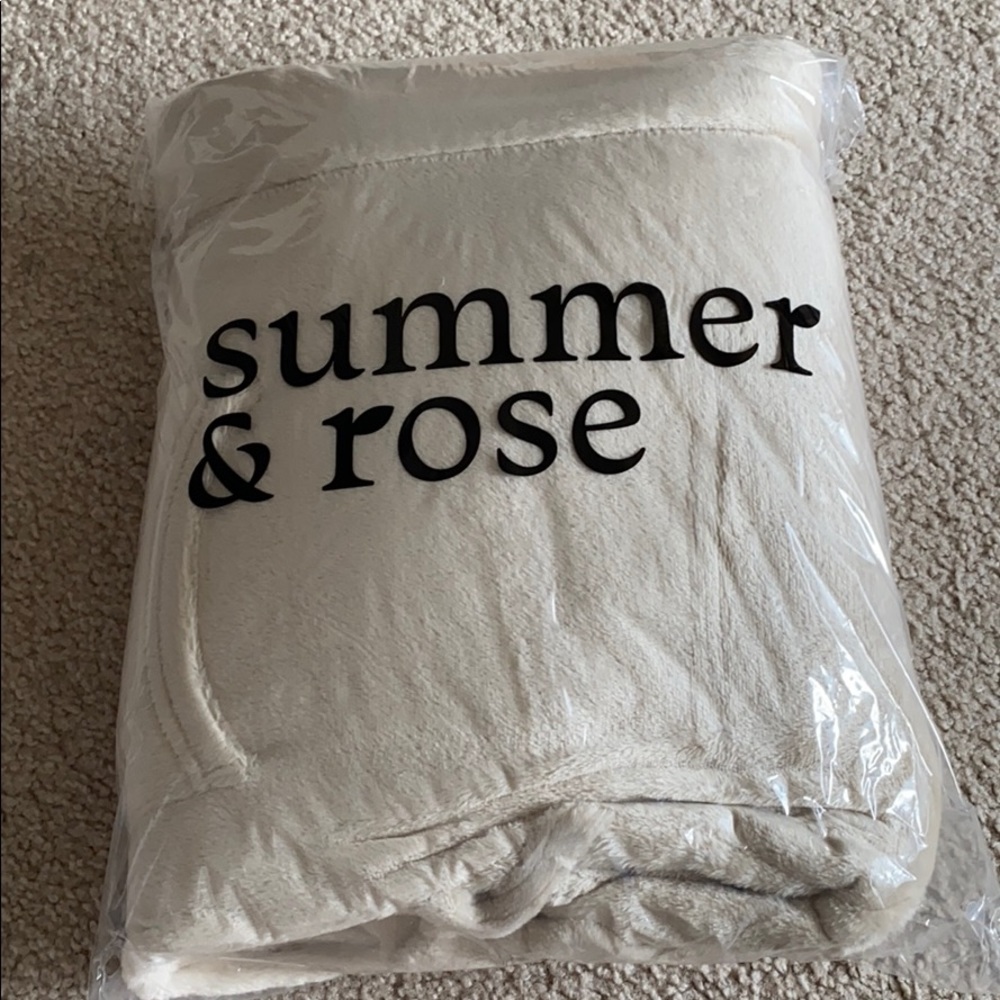 NWT Summer and Rode Cozy Robe - Picture 6 of 6